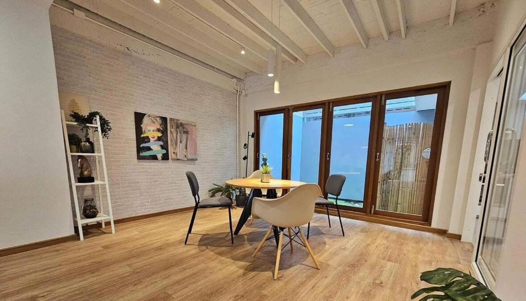 House in Pridi - Stylish 3BR Pet-Friendly