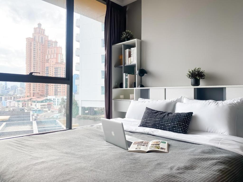Stylish Riverview 1BR - Ultra Fast WiFi - Phrom Phong Stylish Riverview 1BR - Ultra Fast WiFi - Phrom Phong