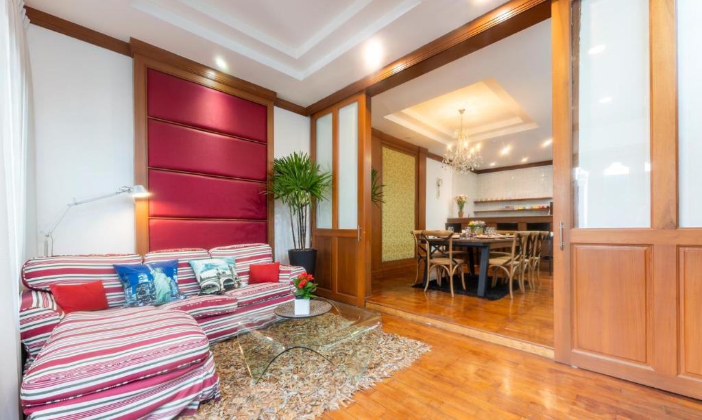 Mak Sukhumvit 15 Mak Sukhumvit 15