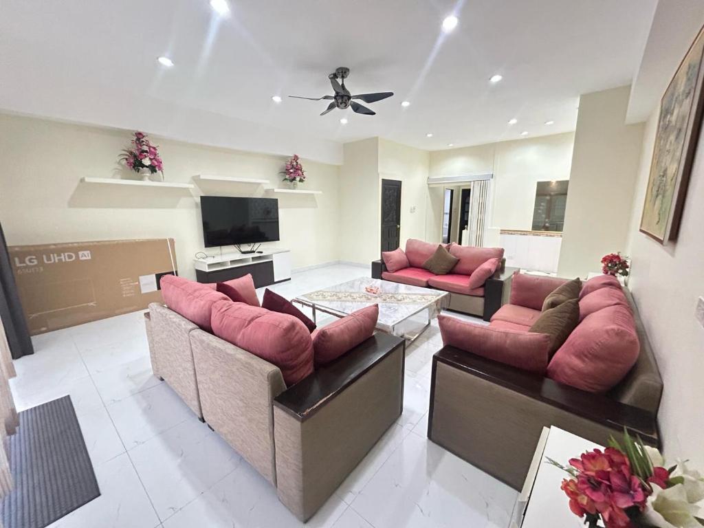 New 3 Bedroom Duplex apartment - BTS Phra Khanong New 3 Bedroom Duplex apartment - BTS Phra Khanong