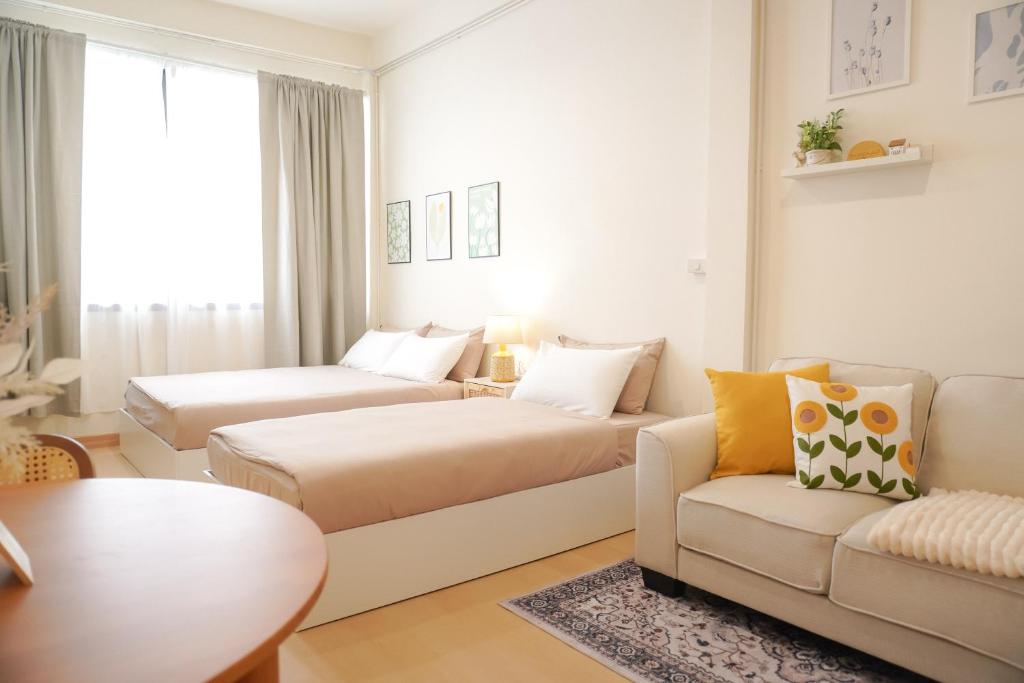 Buddy House - Spacious Triple Room in Chinatown, Walk to MRT Buddy House - Spacious Triple Room in Chinatown, Walk to MRT