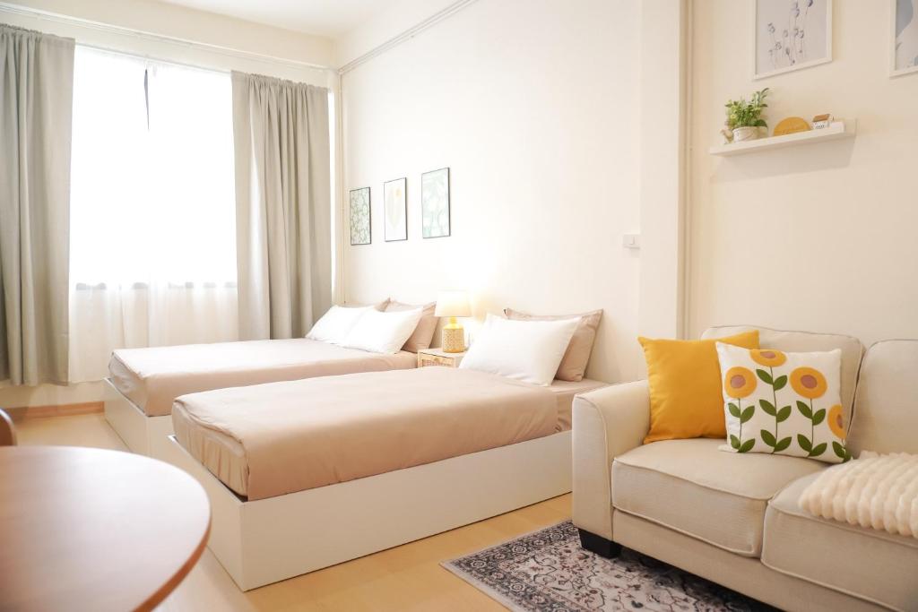 Buddy House - Spacious Triple Room in Chinatown, Walk to MRT Buddy House - Spacious Triple Room in Chinatown, Walk to MRT