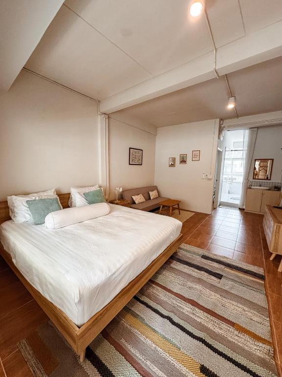 Spacious Relaxing Townhouse with Rooftop in Ekamai Spacious Relaxing Townhouse with Rooftop in Ekamai