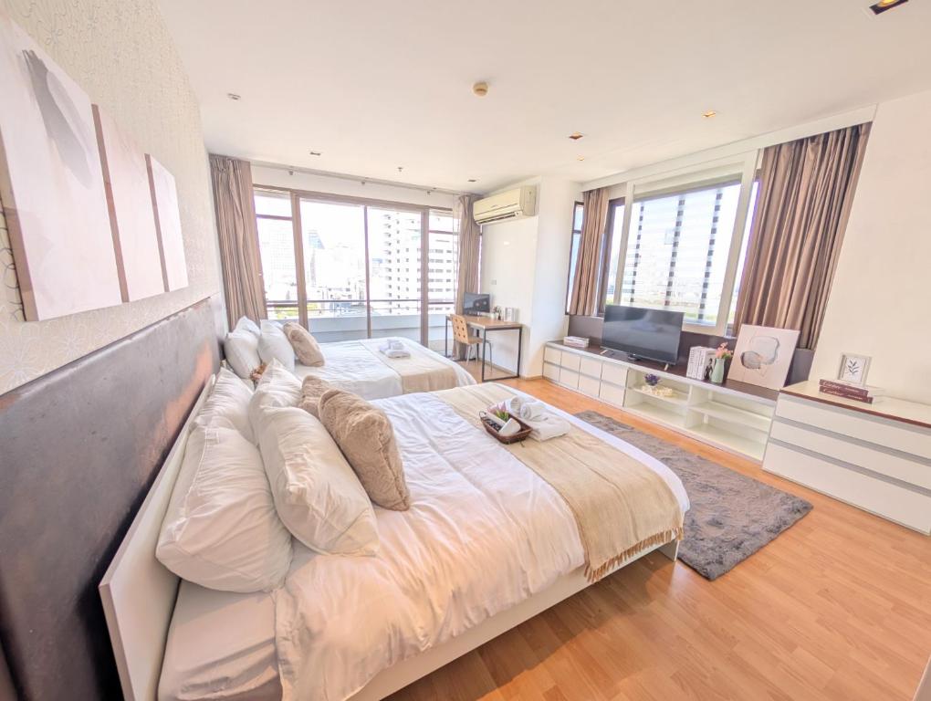 Executive 2 Bed Nana BTS 100m Bangkok Skyline Executive 2 Bed Nana BTS 100m Bangkok Skyline
