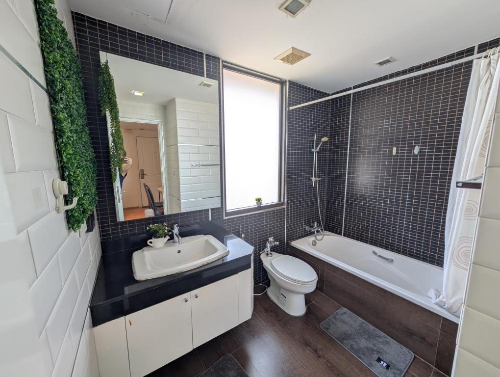 Executive 2 Bed Nana BTS 100m Bangkok Skyline Executive 2 Bed Nana BTS 100m Bangkok Skyline