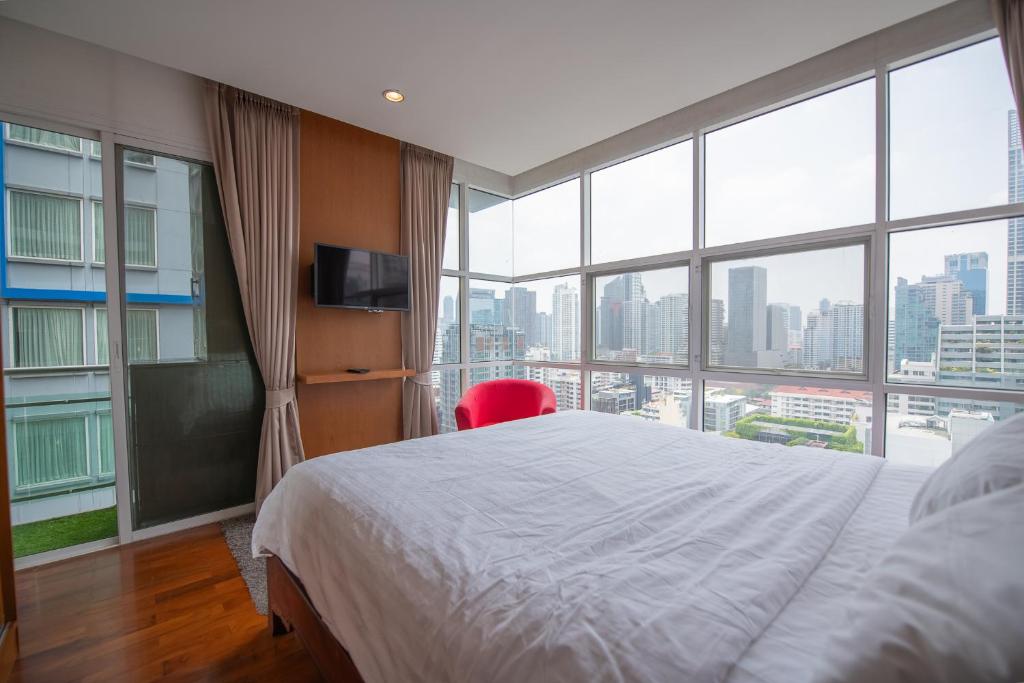 Prime 11, High Floor Over Pool, 2 Br, 2 Balcony Prime 11, High Floor Over Pool, 2 Br, 2 Balcony
