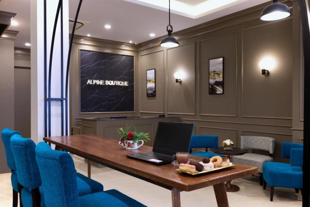 Alpine Boutique Pratunam Alpine Boutique Pratunam