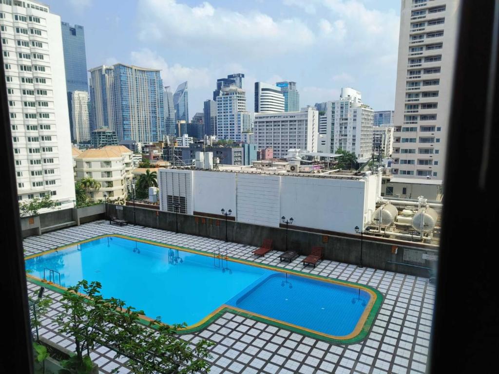 Spacious 1,2 & 3 Bedroom Serviced Apartments OMNI - Nana BTS Spacious 1,2 & 3 Bedroom Serviced Apartments OMNI - Nana BTS