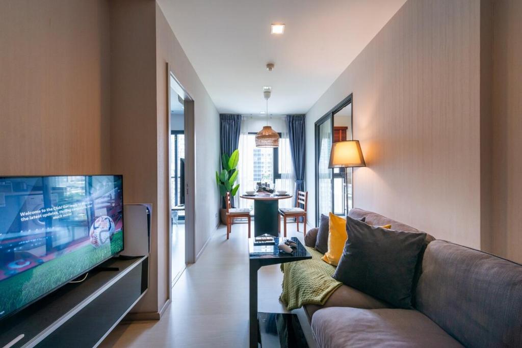 Luxurious Apartment with Train Access Bts Thonglor Luxurious Apartment with Train Access Bts Thonglor