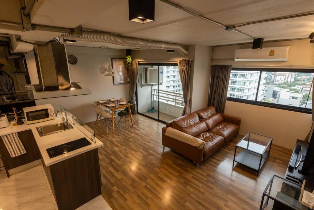 Cozy 2BR Duplex-Apartment in Thong Lor Cozy 2BR Duplex-Apartment in Thong Lor