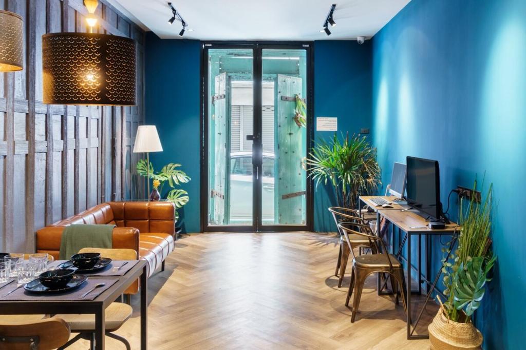 Thonglor Mitrtown 5-min walk to Thonglor BTS Thonglor Mitrtown 5-min walk to Thonglor BTS