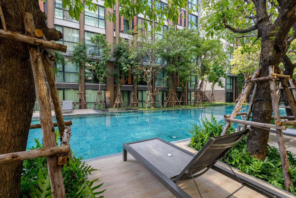 Luxury Condo Libary Pool Gym BTS King Bed Luxury Condo Libary Pool Gym BTS King Bed