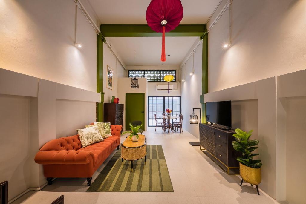 Charming Sukhumvit Shophouse - 2mins walk to skytrain Charming Sukhumvit Shophouse - 2mins walk to skytrain