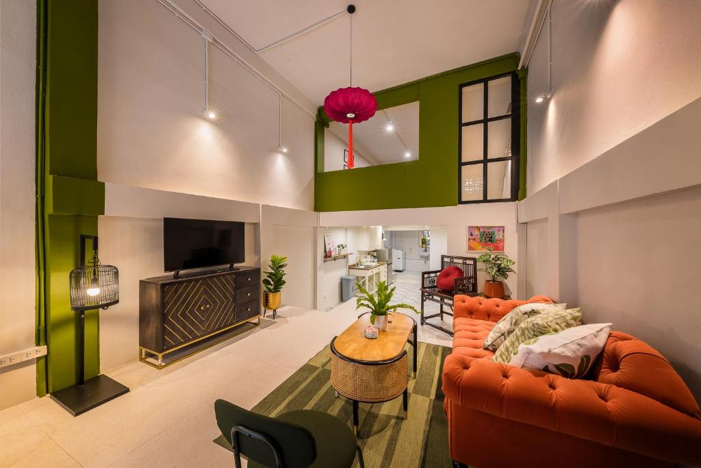 Charming Sukhumvit Shophouse - 2mins walk to skytrain Charming Sukhumvit Shophouse - 2mins walk to skytrain