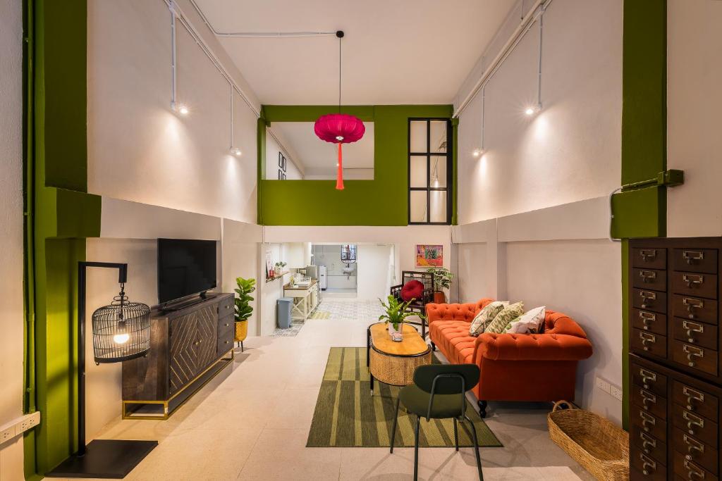 Charming Sukhumvit Shophouse - 2mins walk to skytrain Charming Sukhumvit Shophouse - 2mins walk to skytrain