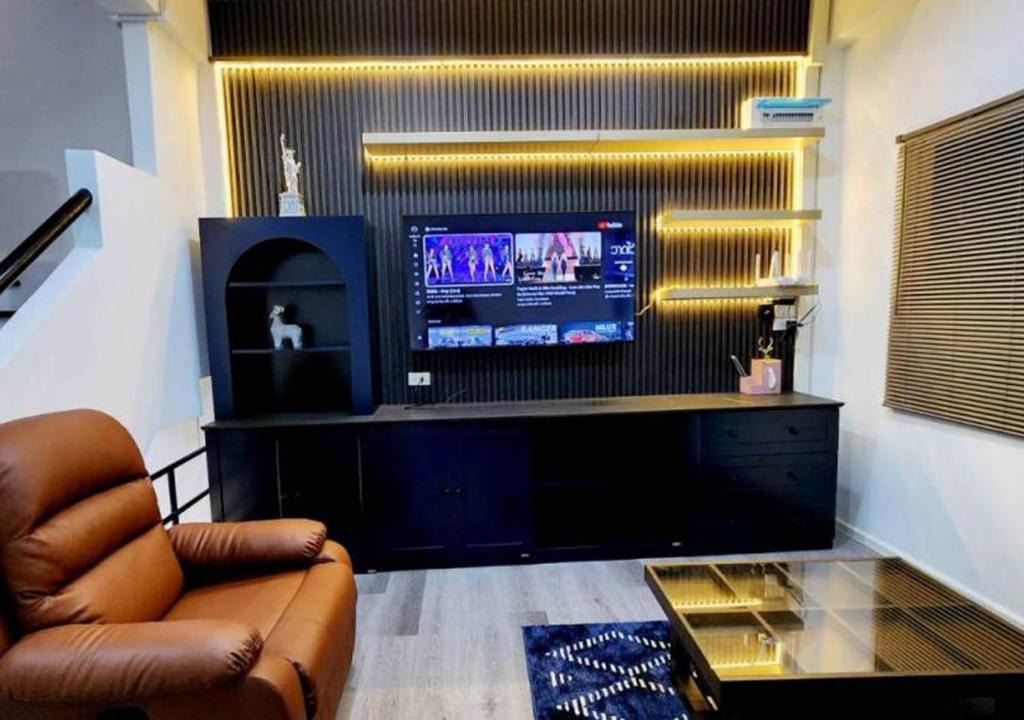 Lasalle House - 4- storey entire house with rooftop 200 sqm Suvarnabhumi airport ,BTS Lasalle House - 4- storey entire house with rooftop 200 sqm Suvarnabhumi airport ,BTS