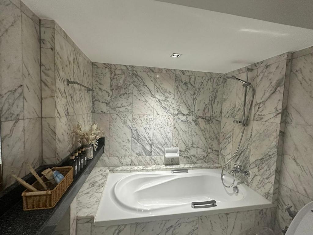 5BR Villa with Private Pool Sukhumvit 10mins BTS 5BR Villa with Private Pool Sukhumvit 10mins BTS