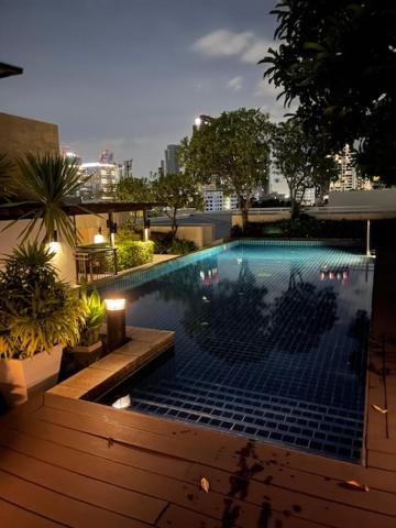2 Bed Condo in the Heart of Bangkok 2 Bed Condo in the Heart of Bangkok