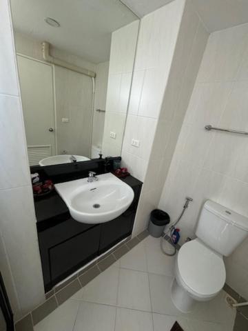2 Bed Condo in the Heart of Bangkok 2 Bed Condo in the Heart of Bangkok
