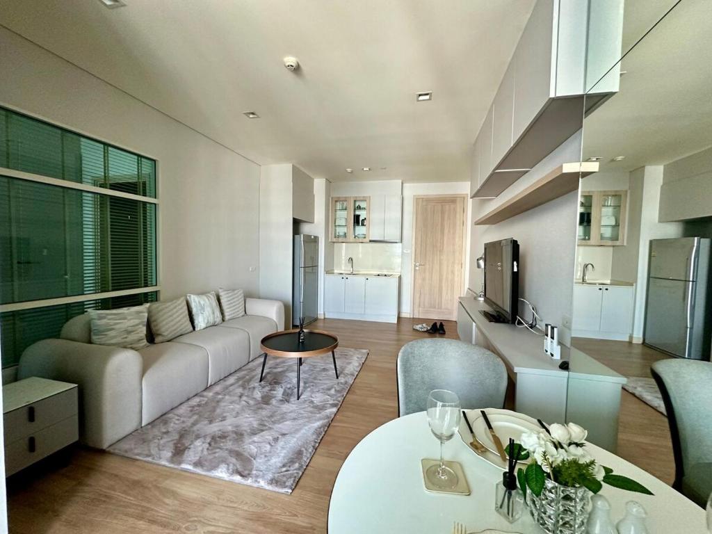 Luxury Apartment at Central Watthana Luxury Apartment at Central Watthana