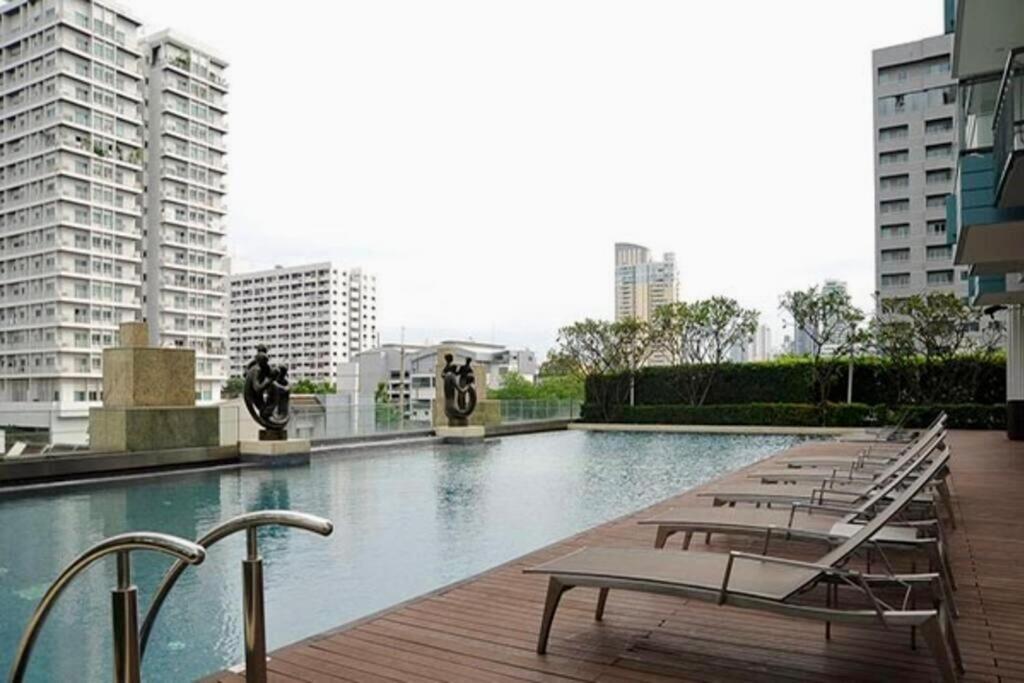 Luxury Apartment at Central Watthana Luxury Apartment at Central Watthana