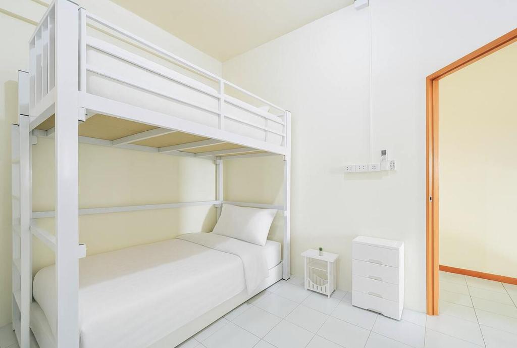 Hostel BunkBeds Pet friendly BTS ThongLor Hostel BunkBeds Pet friendly BTS ThongLor