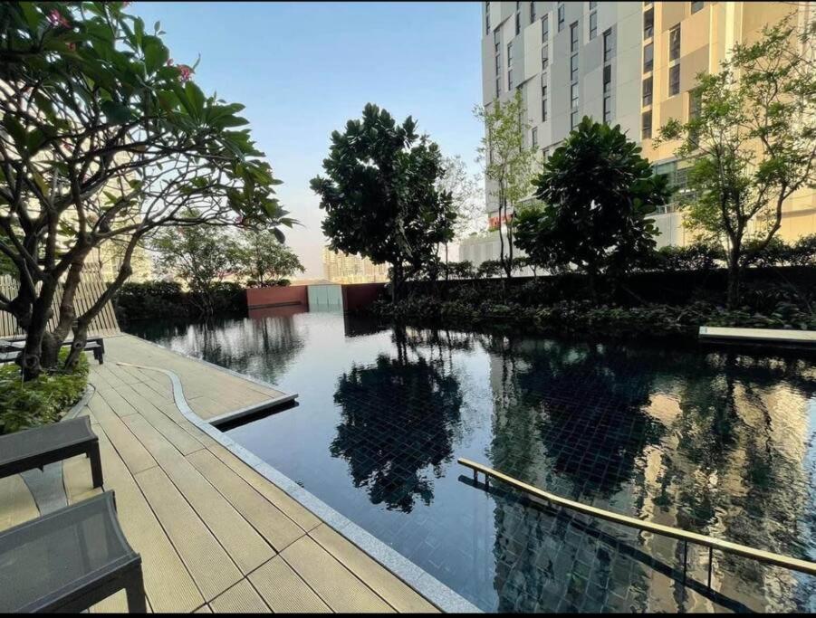 Luxurious Upscale Downtown Apartment Luxurious Upscale Downtown Apartment