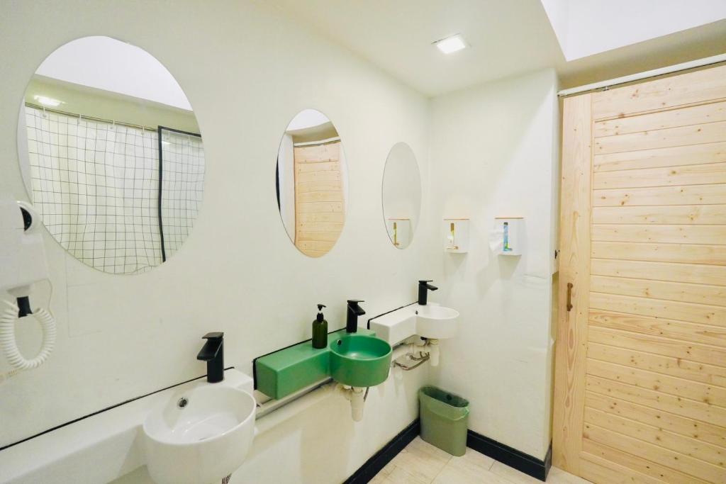 Shared Room in Heritage Apartment Bangkok Old Town Shared Room in Heritage Apartment Bangkok Old Town