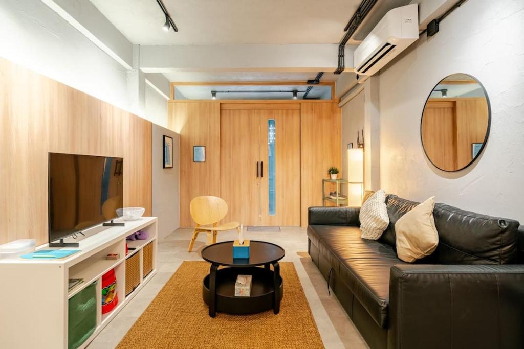 Rare Bangkok Townhouse Perfect for Groups, 8 mins to Train Rare Bangkok Townhouse Perfect for Groups, 8 mins to Train