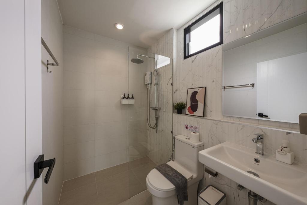 New Stylish Modern Home 4BR 12pax 200m BTS PhraKhanong New Stylish Modern Home 4BR 12pax 200m BTS PhraKhanong