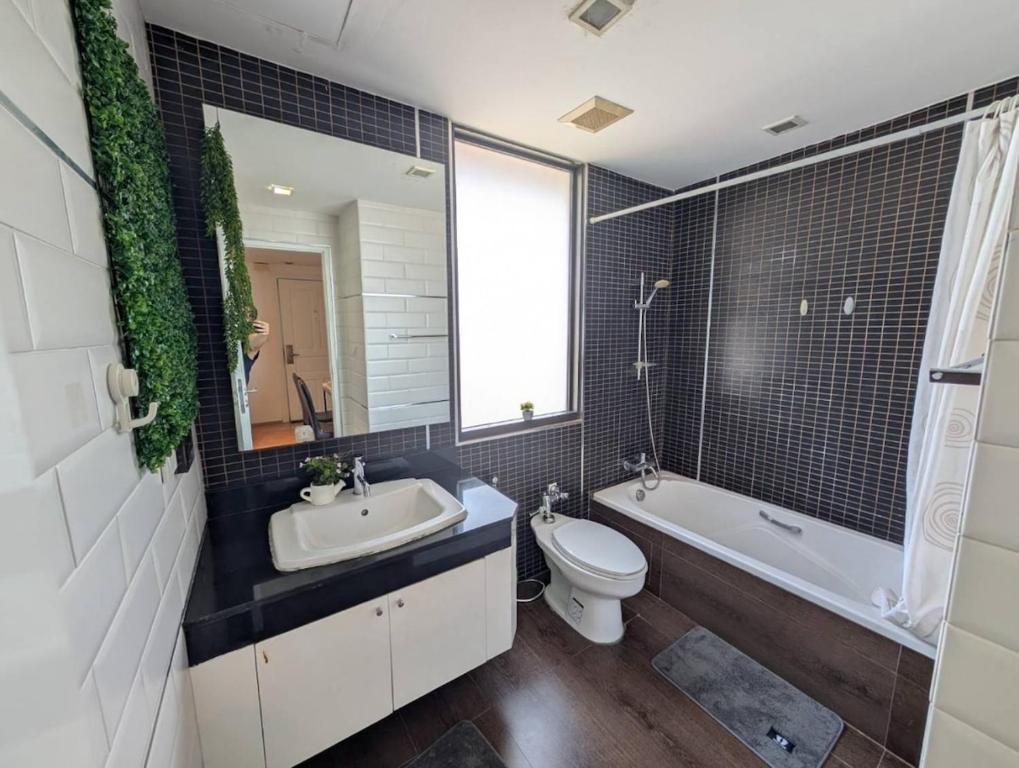 Executive Suite 2 Beds Nana BTS 5 mins Executive Suite 2 Beds Nana BTS 5 mins