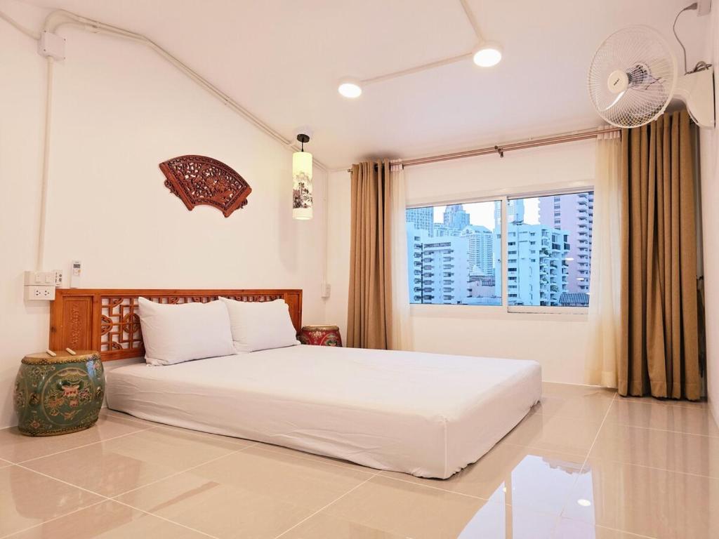 Crane nest 14 loft with views over Sathorn Crane nest 14 loft with views over Sathorn