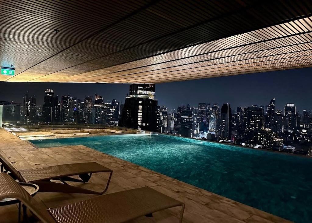 Tonglor Ekkamai Sky Pool & Gym 1BR Free Airport Pick Up Tonglor Ekkamai Sky Pool & Gym 1BR Free Airport Pick Up