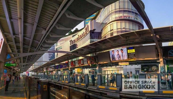 Central next to Shopping 1 Bedroom Condo - 2 Min to BTS Asok and Terminal 21 Central next to Shopping 1 Bedroom Condo - 2 Min to BTS Asok and Terminal 21