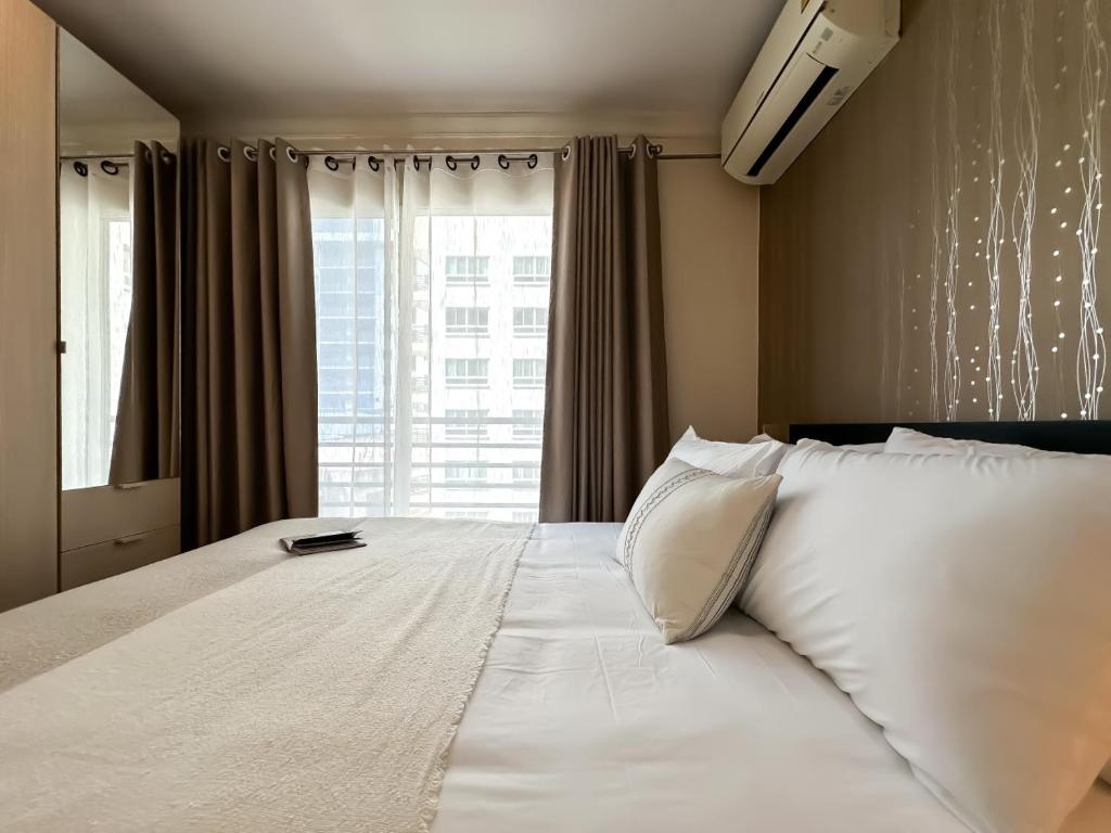 Upscale Expansive 2BR - Ultra Fast Wifi - Phrom Phong