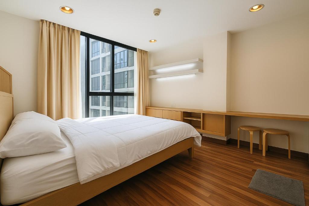 Zenith Place Huge 2BR Low-rise condo Zenith Place Huge 2BR Low-rise condo