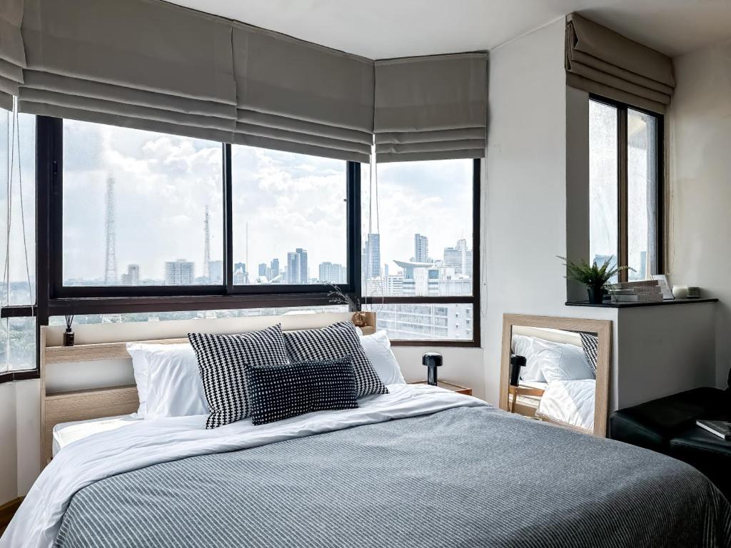 Luxurious 2BR Ultra Fast Wifi Phrom Phong Luxurious 2BR Ultra Fast Wifi Phrom Phong