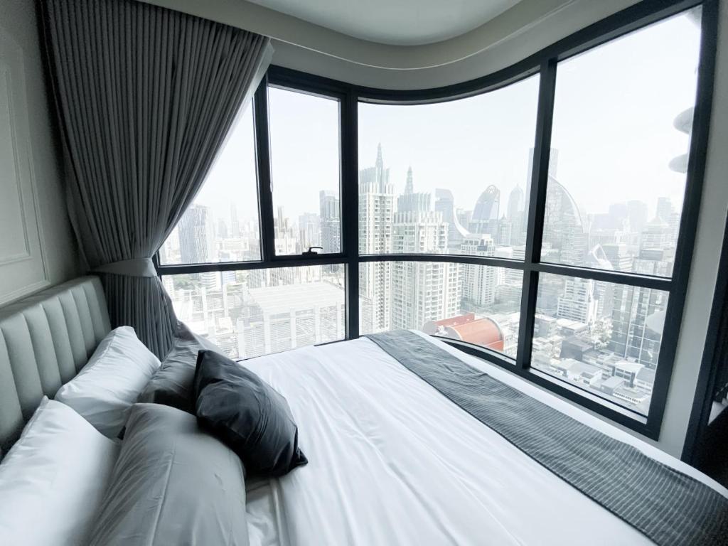 Luxury Skyview 1BR - Ultra Fast WiFi - Chit Lom Luxury Skyview 1BR - Ultra Fast WiFi - Chit Lom