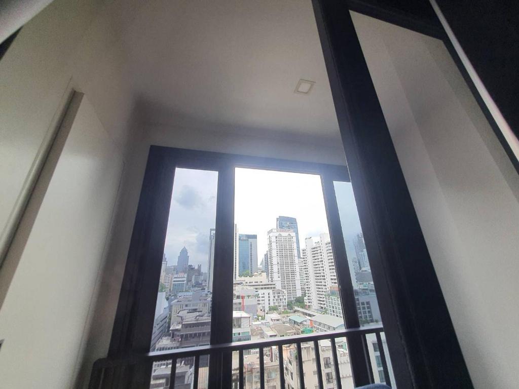 1 minute walk to BTS and MRT Coworking meeting room and desk and office chair 1 minute walk to BTS and MRT Coworking meeting room and desk and office chair