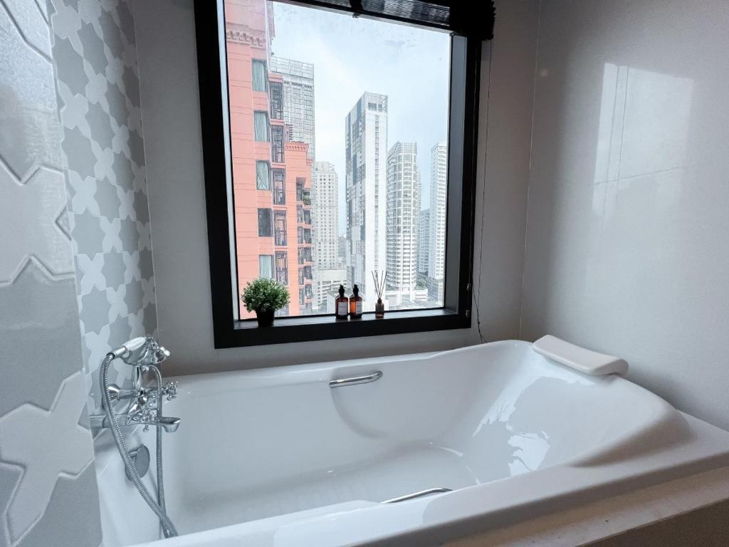 Expansive Luxury 2BR - Ultra Fast Wifi - Phrom Phong