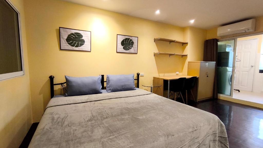Silom room 1bedroom with 2 Kings bed for 4 persons Silom room 1bedroom with 2 Kings bed for 4 persons