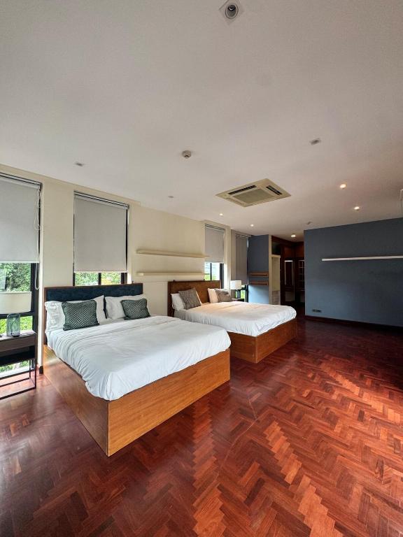 Central BKK Luxuxy Pool Villa 4BR Central BKK Luxuxy Pool Villa 4BR