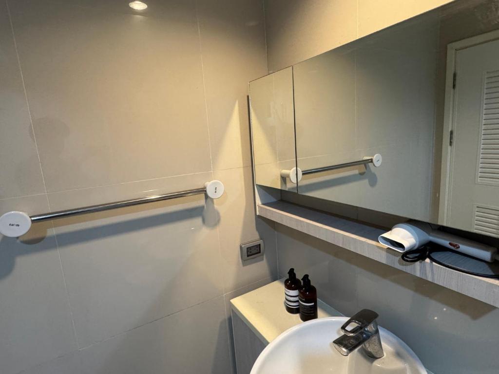 Inspire place rama9 Modern Condo near Rajamangala Stadium Pool and Gym Inspire place rama9 Modern Condo near Rajamangala Stadium Pool and Gym