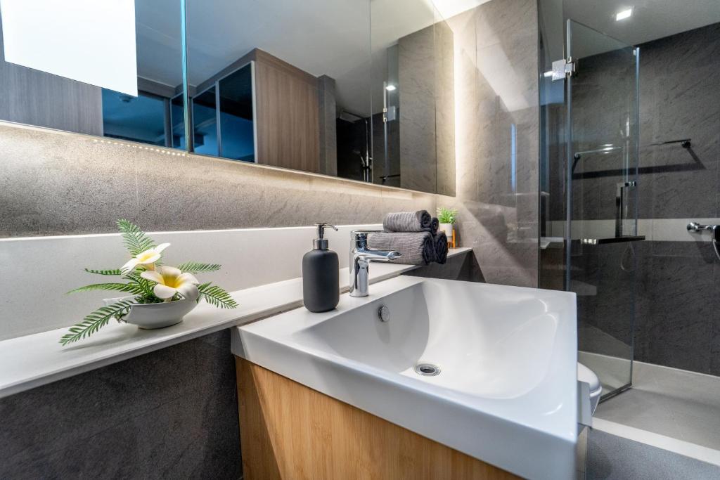 5 star Luxurious 1BD apt King Bed Thong Lor 5 star Luxurious 1BD apt King Bed Thong Lor