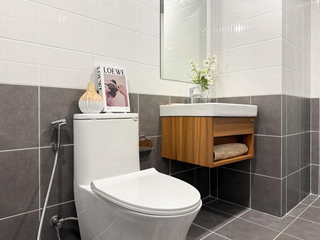 Stylish Tropical l 2BR - Ultra Fast Wifi - Sathorn Stylish Tropical l 2BR - Ultra Fast Wifi - Sathorn