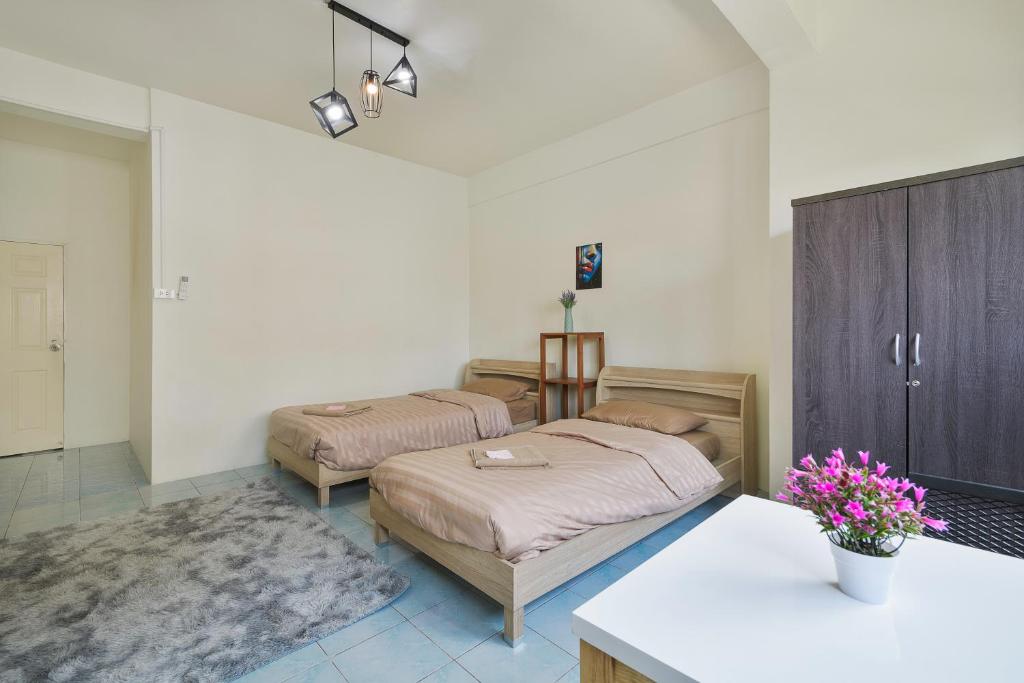 Pet Friendly Cozy Twin beds Near BTS ThongLor Pet Friendly Cozy Twin beds Near BTS ThongLor