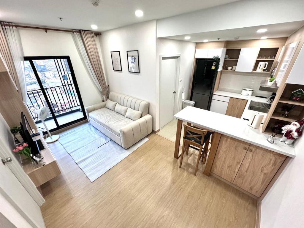 2BR Condo with Oldtown Bangkok Vibes, Steps from Wongwian Yai 2BR Condo with Oldtown Bangkok Vibes, Steps from Wongwian Yai