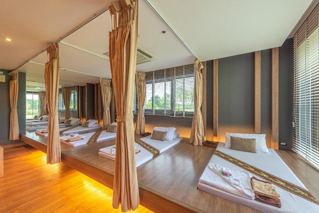 Summit Windmill Golf Suite Hotel at Suvarnabhumi
