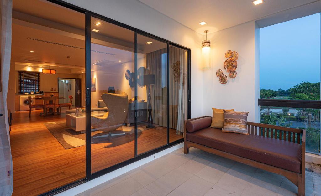 Summit Windmill Golf Suite Hotel at Suvarnabhumi