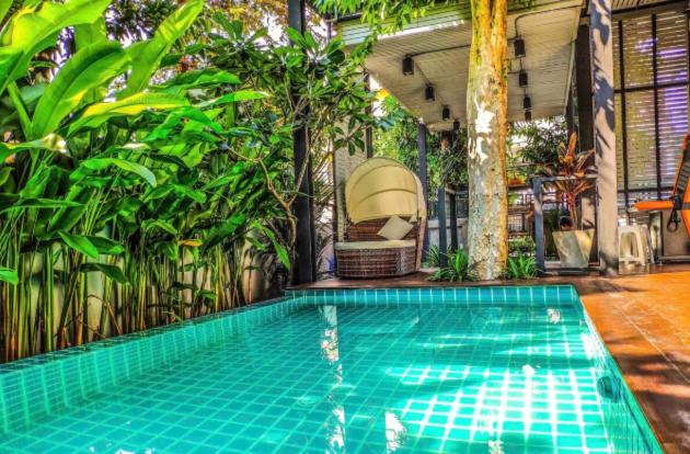 Garden and pool Villa bangkok